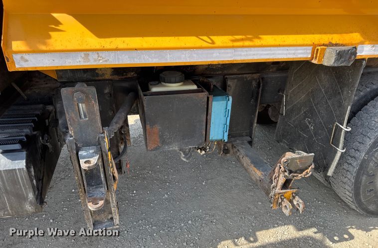 image for item DO2311 2009 International 7500 dump truck