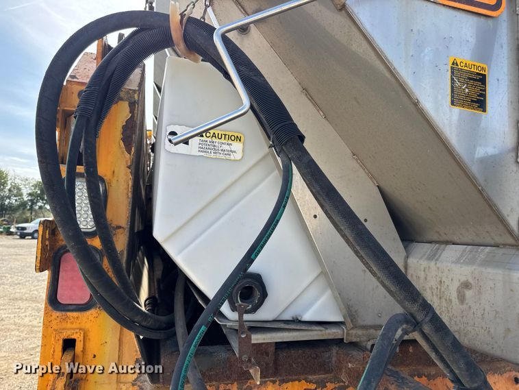 image for item DO2311 2009 International 7500 dump truck