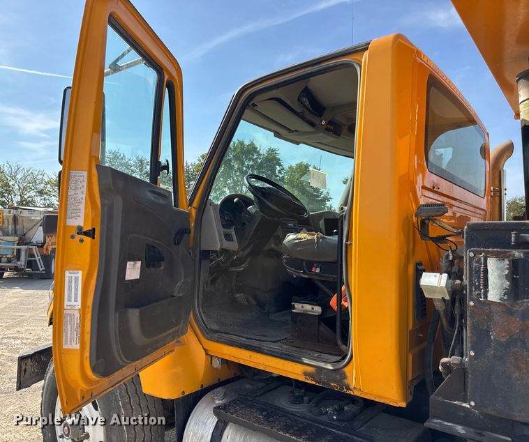 image for item DO2311 2009 International 7500 dump truck