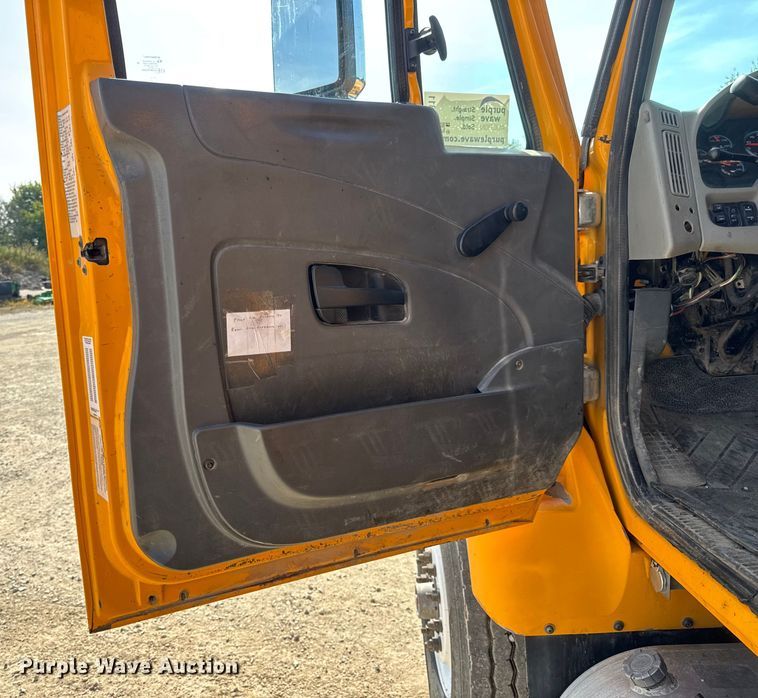 image for item DO2311 2009 International 7500 dump truck