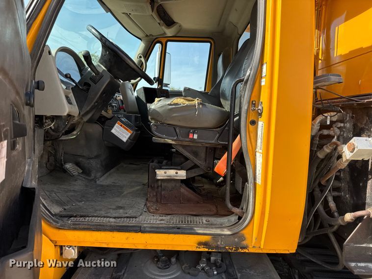 image for item DO2311 2009 International 7500 dump truck