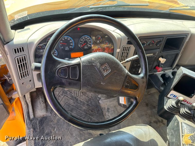 image for item DO2311 2009 International 7500 dump truck