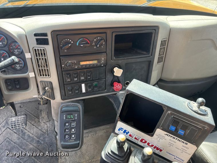 image for item DO2311 2009 International 7500 dump truck