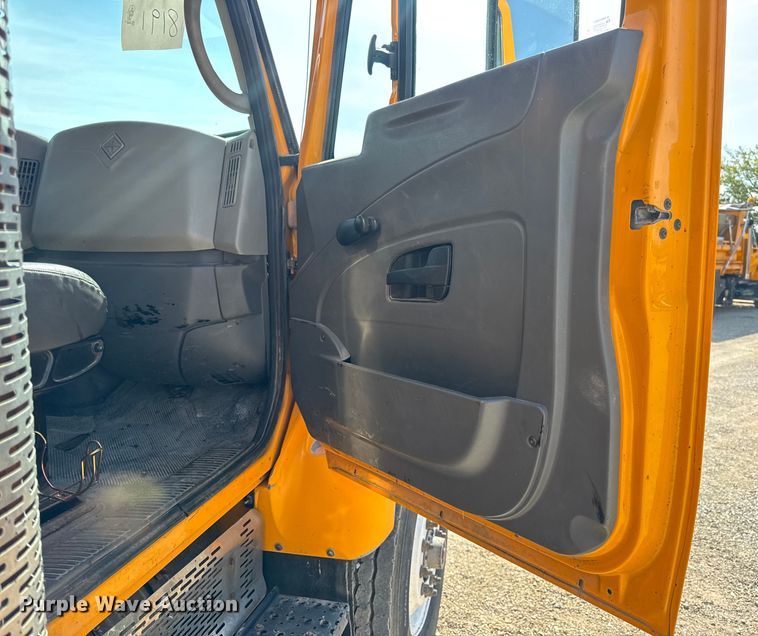 image for item DO2311 2009 International 7500 dump truck