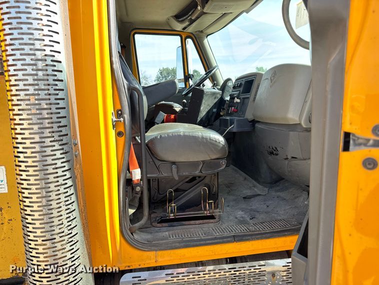 image for item DO2311 2009 International 7500 dump truck