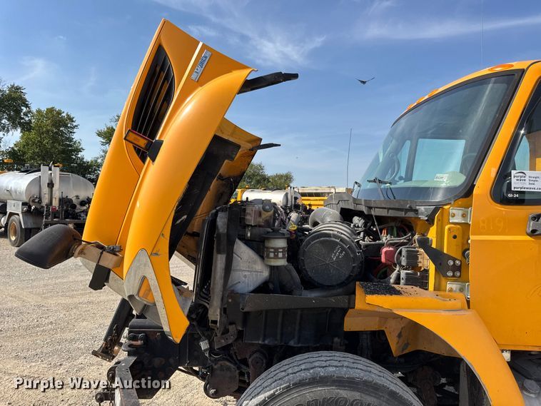 image for item DO2311 2009 International 7500 dump truck