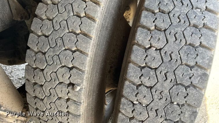 image for item DO2311 2009 International 7500 dump truck