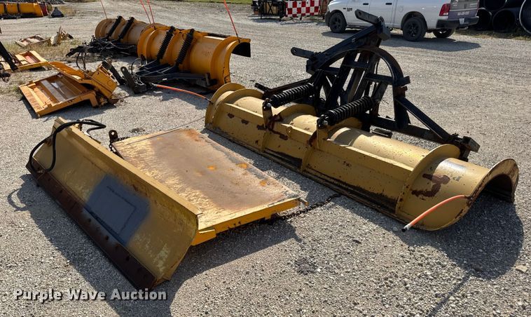 image for item DO2311 2009 International 7500 dump truck