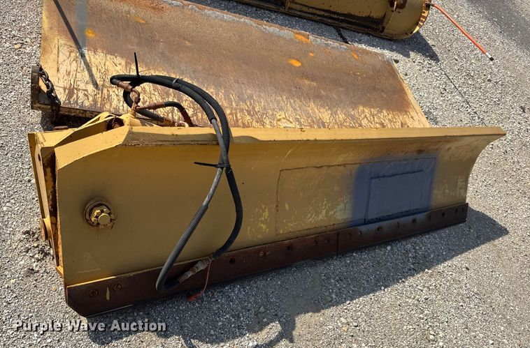 image for item DO2311 2009 International 7500 dump truck