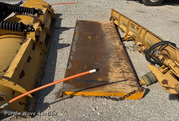 image for item DO2311 2009 International 7500 dump truck