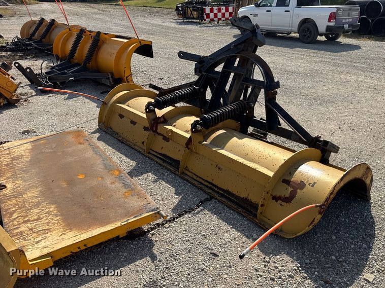 image for item DO2311 2009 International 7500 dump truck