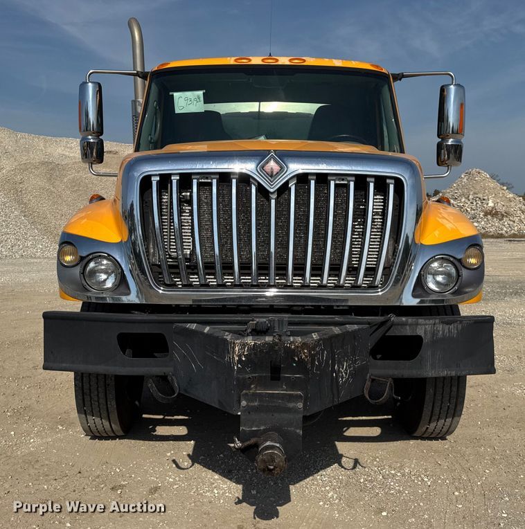 image for item DO2312 2008 International 7400 oil distributor truck