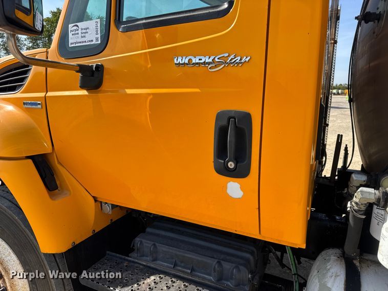 image for item DO2312 2008 International 7400 oil distributor truck