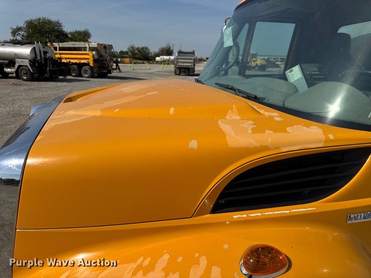 image for item DO2312 2008 International 7400 oil distributor truck