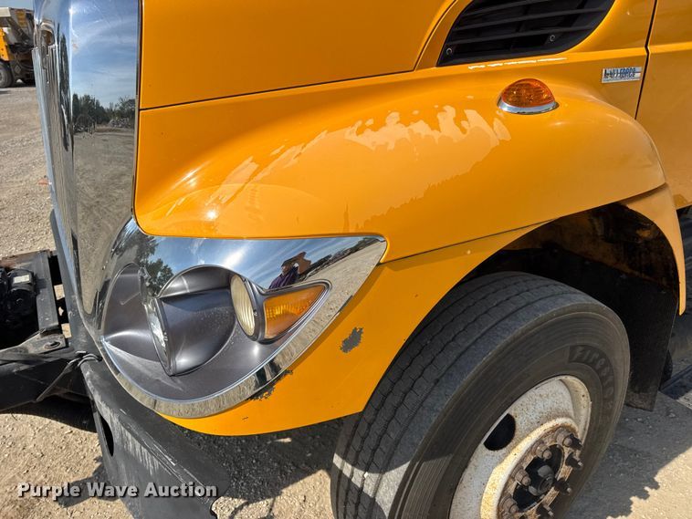 image for item DO2312 2008 International 7400 oil distributor truck