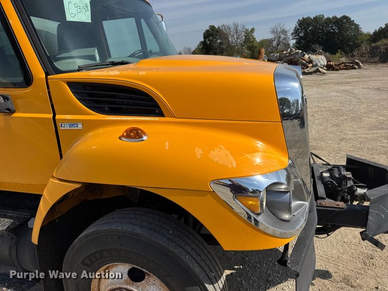 image for item DO2312 2008 International 7400 oil distributor truck