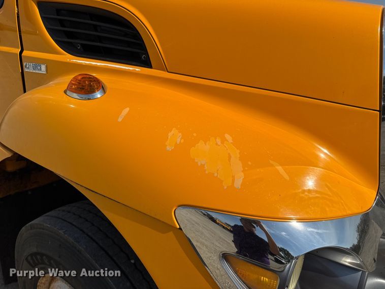 image for item DO2312 2008 International 7400 oil distributor truck