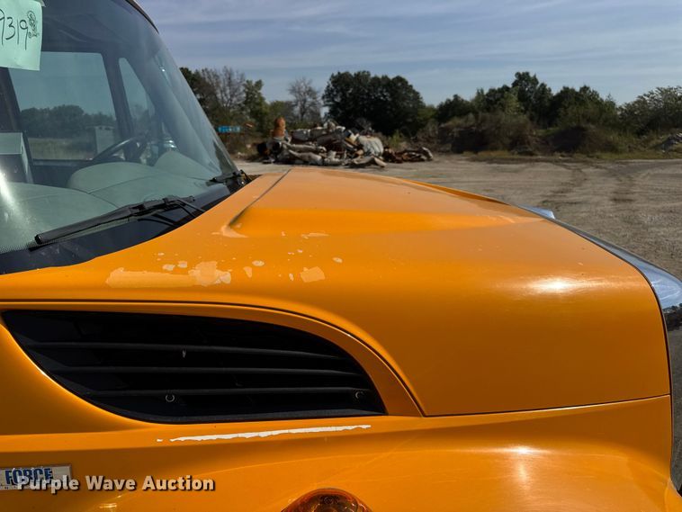 image for item DO2312 2008 International 7400 oil distributor truck