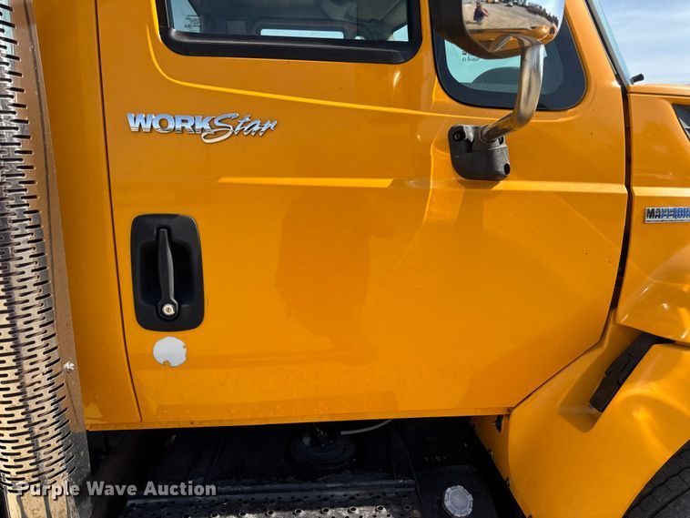 image for item DO2312 2008 International 7400 oil distributor truck