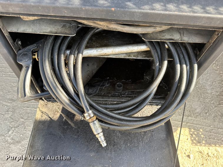 image for item DO2312 2008 International 7400 oil distributor truck