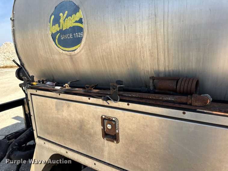 image for item DO2312 2008 International 7400 oil distributor truck