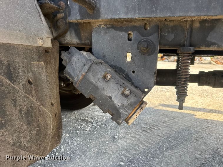 image for item DO2312 2008 International 7400 oil distributor truck