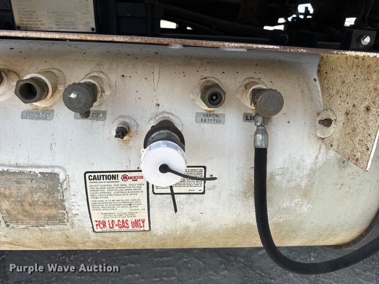 image for item DO2312 2008 International 7400 oil distributor truck