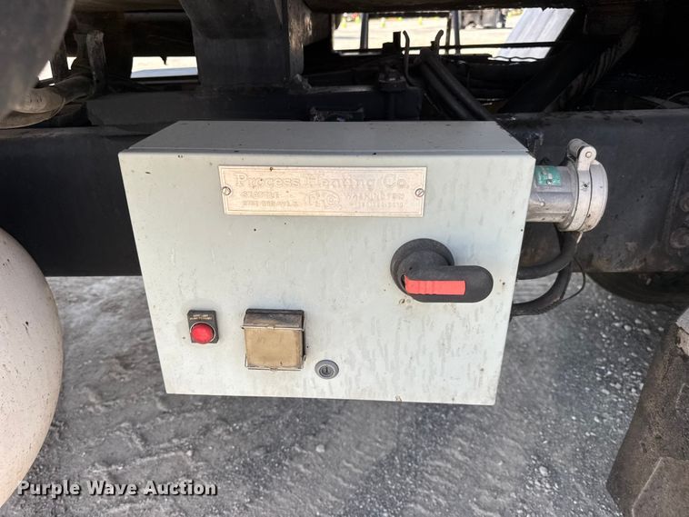 image for item DO2312 2008 International 7400 oil distributor truck