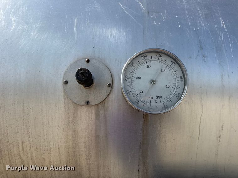 image for item DO2312 2008 International 7400 oil distributor truck