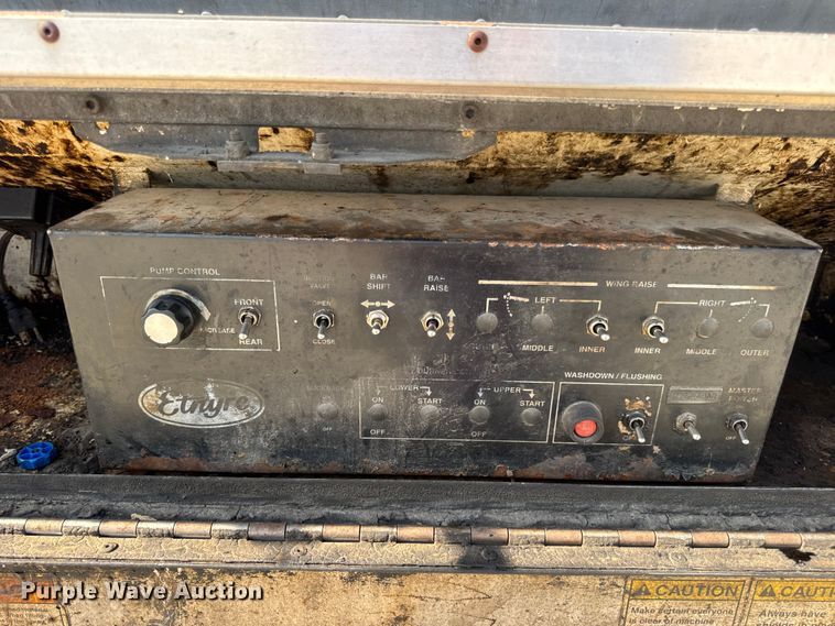 image for item DO2312 2008 International 7400 oil distributor truck