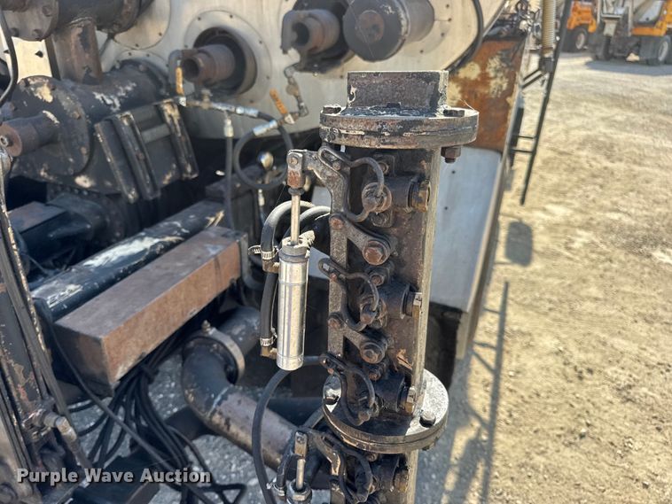 image for item DO2312 2008 International 7400 oil distributor truck