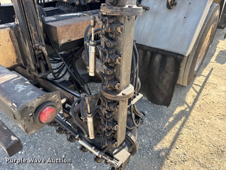 image for item DO2312 2008 International 7400 oil distributor truck