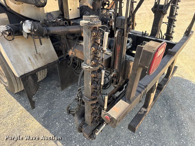 image for item DO2312 2008 International 7400 oil distributor truck