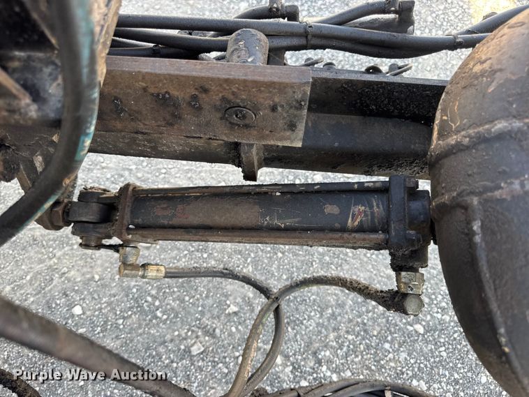 image for item DO2312 2008 International 7400 oil distributor truck