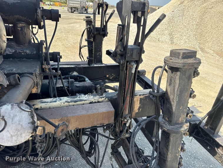 image for item DO2312 2008 International 7400 oil distributor truck