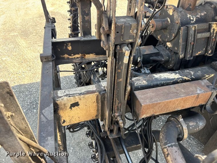 image for item DO2312 2008 International 7400 oil distributor truck