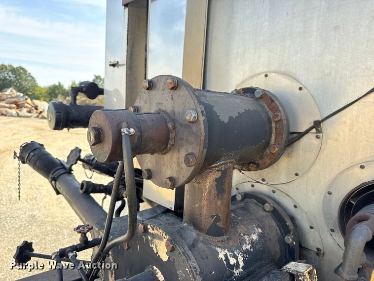 image for item DO2312 2008 International 7400 oil distributor truck