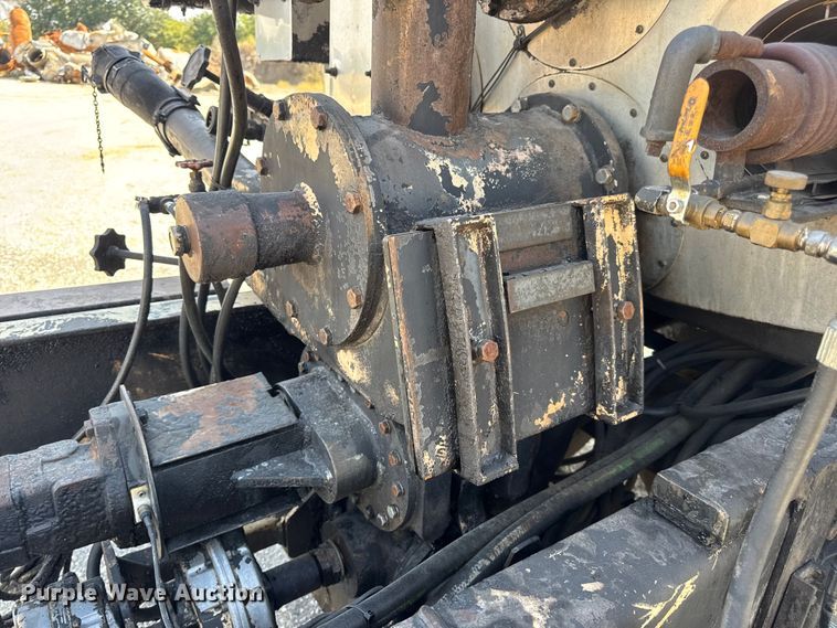 image for item DO2312 2008 International 7400 oil distributor truck