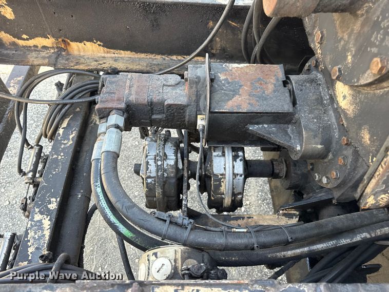 image for item DO2312 2008 International 7400 oil distributor truck