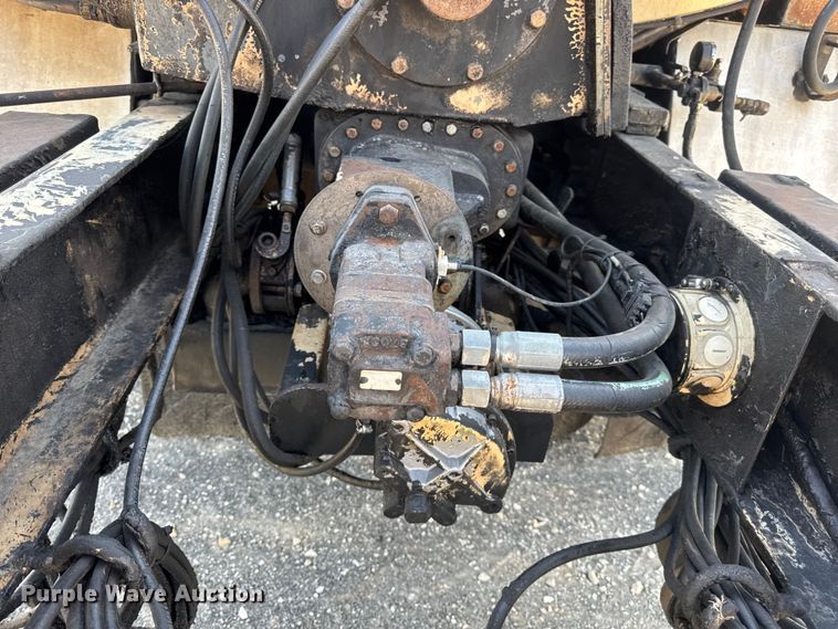 image for item DO2312 2008 International 7400 oil distributor truck