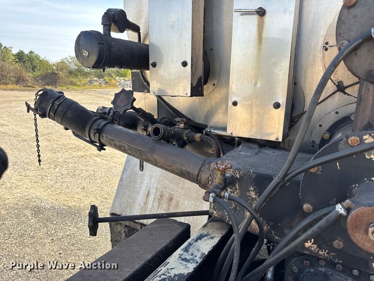 image for item DO2312 2008 International 7400 oil distributor truck