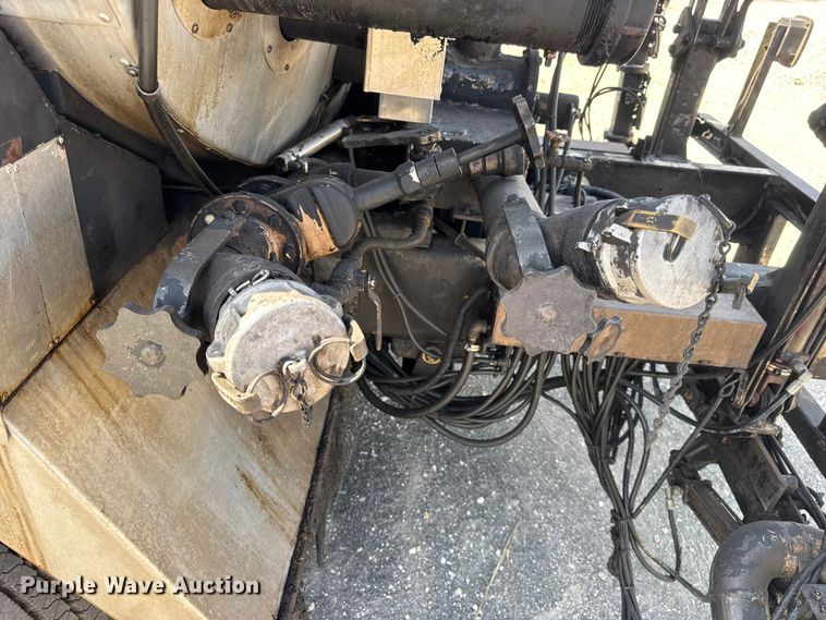 image for item DO2312 2008 International 7400 oil distributor truck