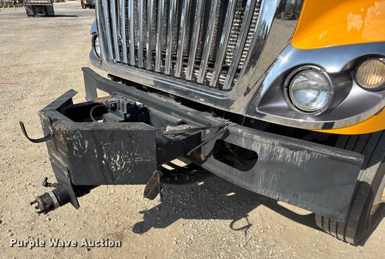 image for item DO2312 2008 International 7400 oil distributor truck