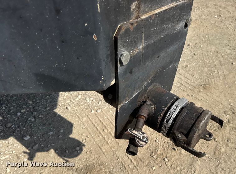 image for item DO2312 2008 International 7400 oil distributor truck