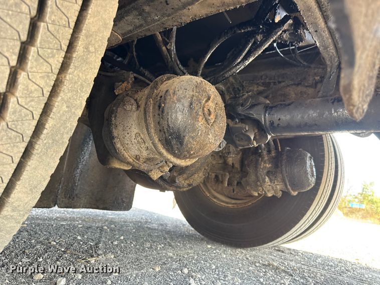 image for item DO2312 2008 International 7400 oil distributor truck