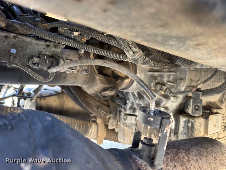 image for item DO2312 2008 International 7400 oil distributor truck