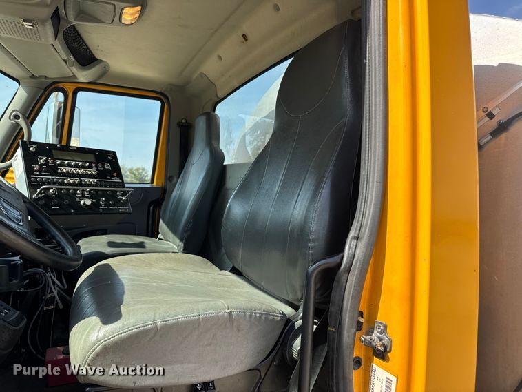 image for item DO2312 2008 International 7400 oil distributor truck