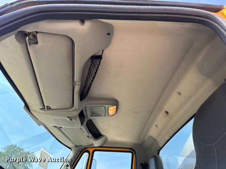 image for item DO2312 2008 International 7400 oil distributor truck