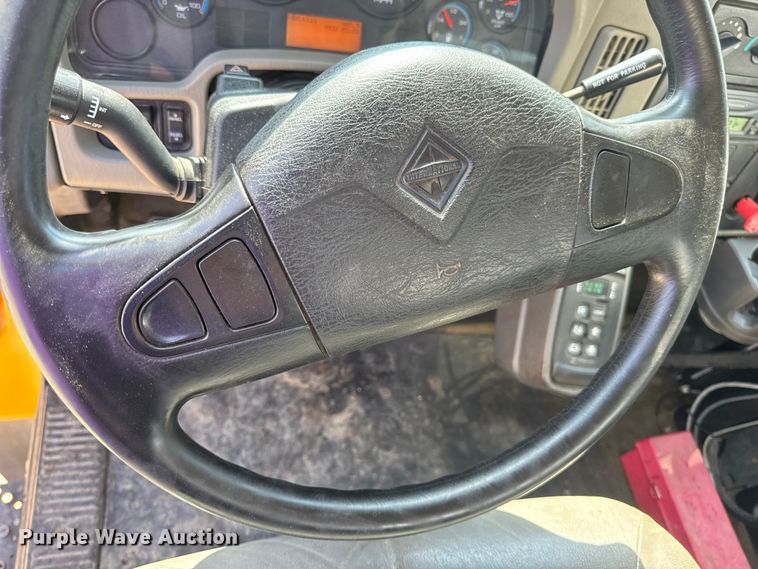 image for item DO2312 2008 International 7400 oil distributor truck