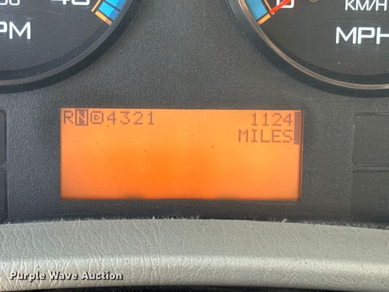 image for item DO2312 2008 International 7400 oil distributor truck